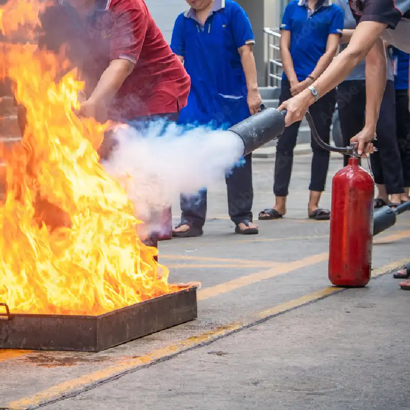 using-a-fire-extinguisher-during-fire-warden-training